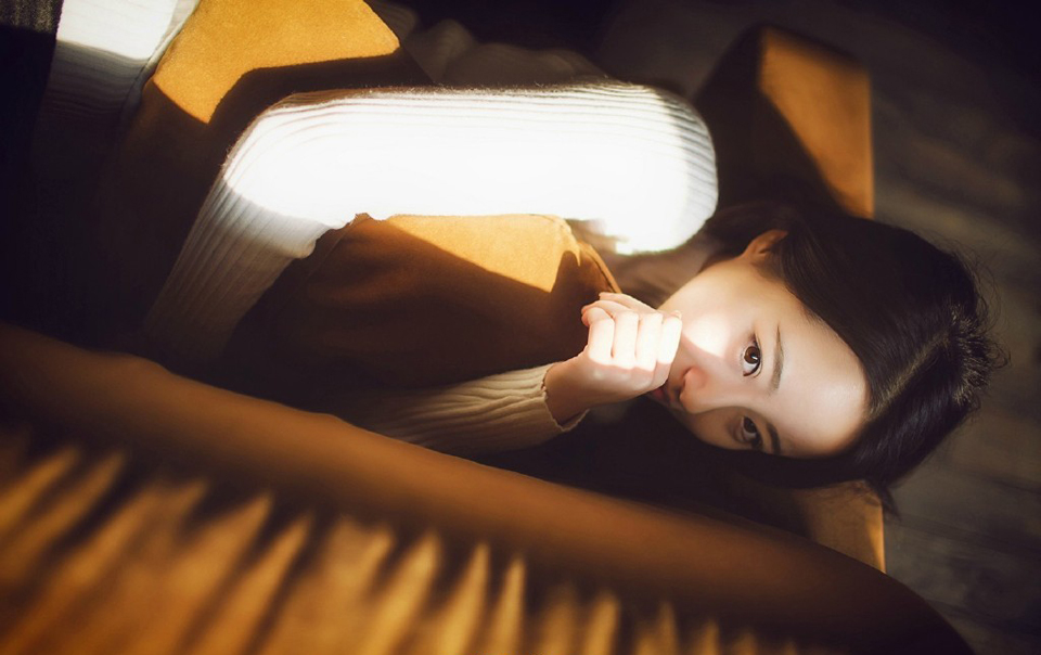 “唉~”
